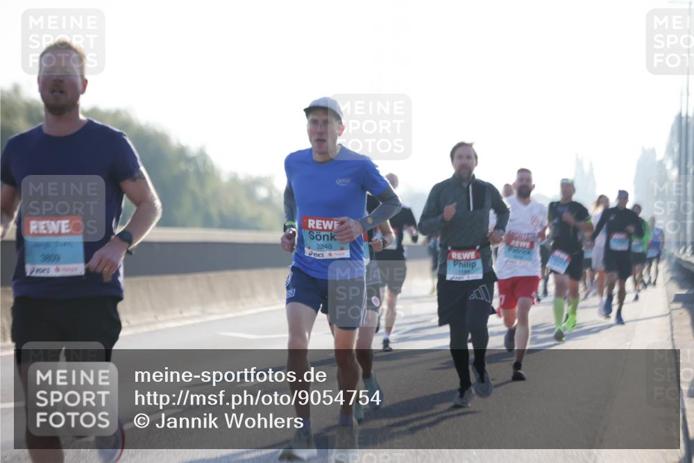 03.10.2025 - Köhlbrandbrückenlauf Jannik Wohlers http://msf.ph/oto/9054754 03.10.2025 09:12:35 Position 3 3809, 3248, 1184 meine-sportfotos.de