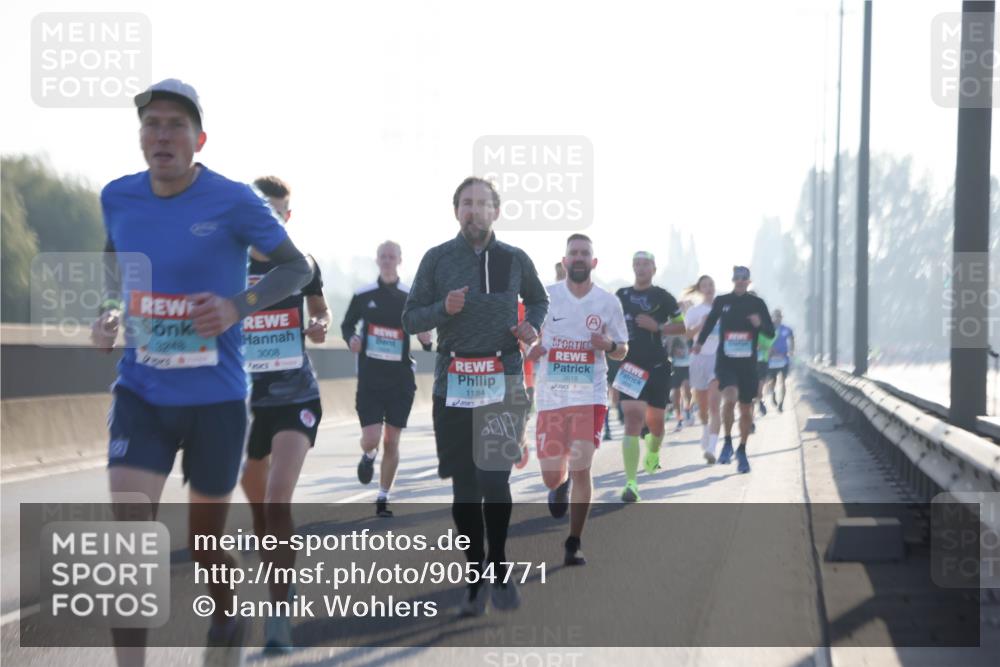 03.10.2025 - Köhlbrandbrückenlauf Jannik Wohlers http://msf.ph/oto/9054771 03.10.2025 09:12:35 Position 3 3008, 3618, 1184, 00 meine-sportfotos.de