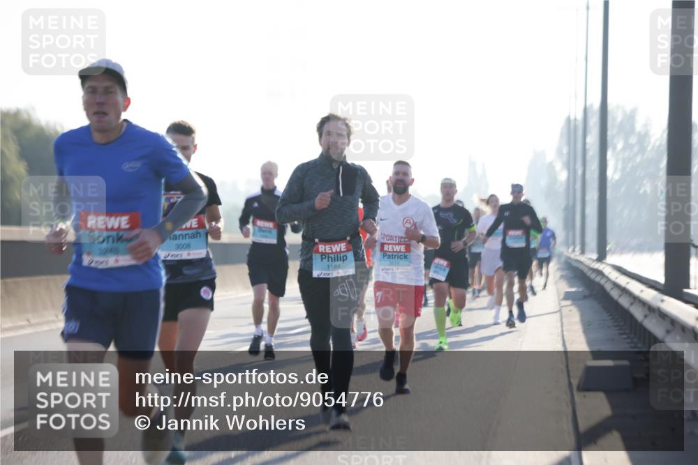03.10.2025 - Köhlbrandbrückenlauf Jannik Wohlers http://msf.ph/oto/9054776 03.10.2025 09:12:35 Position 3 3248, 3008, 1184, 3618 meine-sportfotos.de