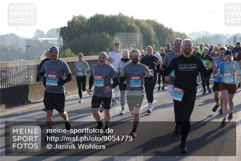 03.10.2025 - Köhlbrandbrückenlauf Jannik Wohlers http://msf.ph/oto/9054779 03.10.2025 09:20:23 Position 3 3027, 3022, 3026, 1785, 1754 meine-sportfotos.de