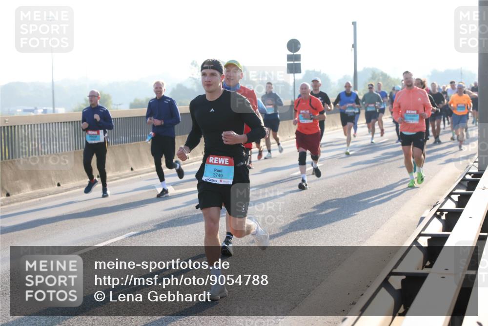 03.10.2025 - Köhlbrandbrückenlauf Lena Gebhardt http://msf.ph/oto/9054788 03.10.2025 09:16:39 Position 1 3749 meine-sportfotos.de