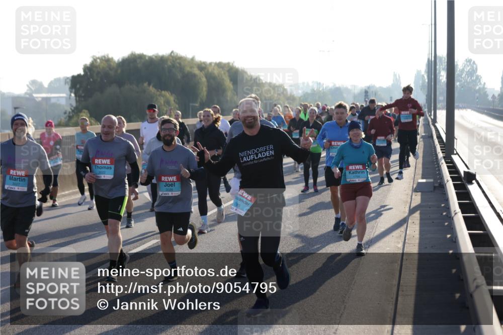 03.10.2025 - Köhlbrandbrückenlauf Jannik Wohlers http://msf.ph/oto/9054795 03.10.2025 09:20:23 Position 3 3027, 3022, 3026, 1785 meine-sportfotos.de