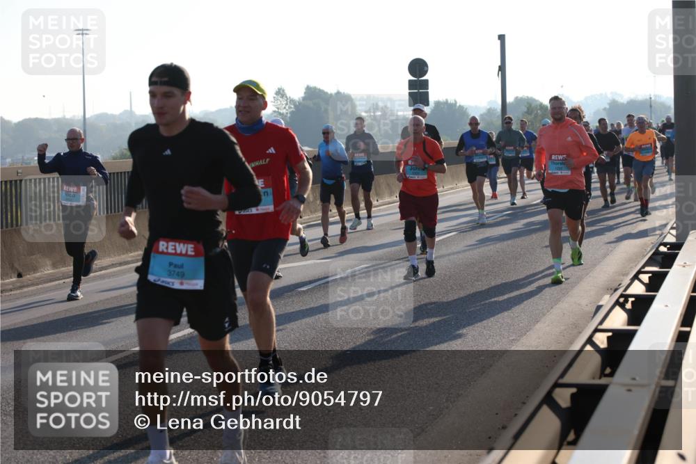 03.10.2025 - Köhlbrandbrückenlauf Lena Gebhardt http://msf.ph/oto/9054797 03.10.2025 09:16:39 Position 1 3749 meine-sportfotos.de