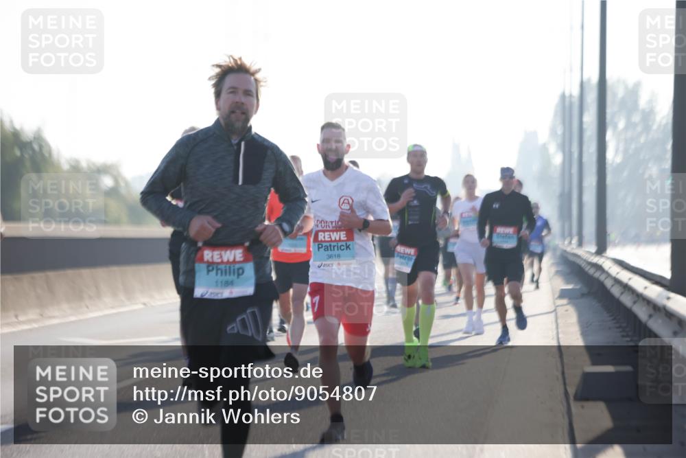 03.10.2025 - Köhlbrandbrückenlauf Jannik Wohlers http://msf.ph/oto/9054807 03.10.2025 09:12:36 Position 3 3618, 1184, 00 meine-sportfotos.de