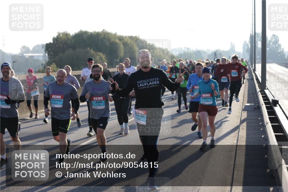 03.10.2025 - Köhlbrandbrückenlauf Jannik Wohlers http://msf.ph/oto/9054815 03.10.2025 09:20:23 Position 3 3022, 3026, 1785, 1754 meine-sportfotos.de