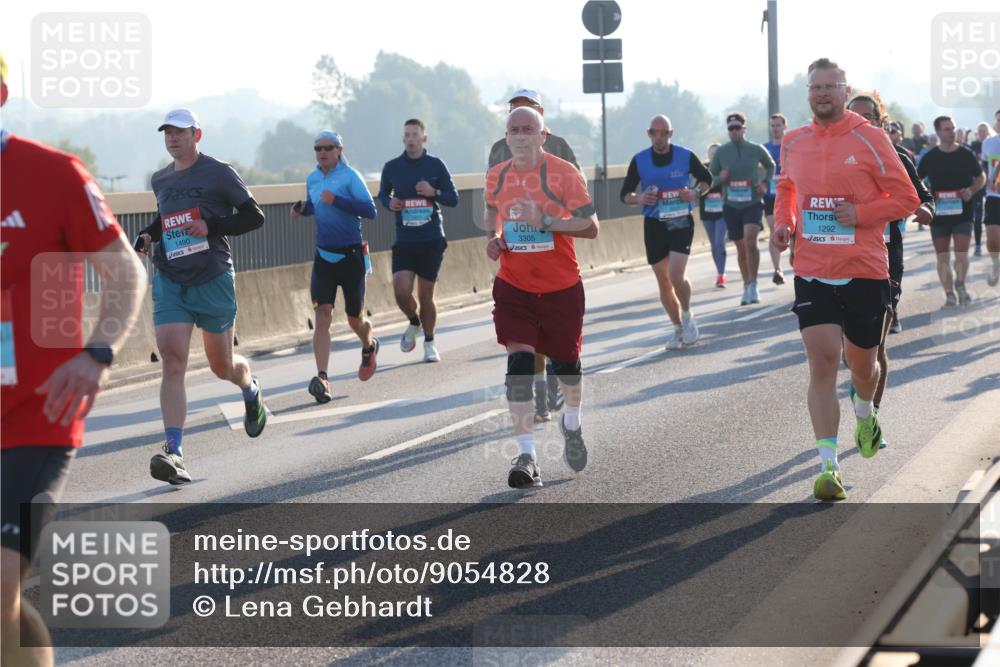 03.10.2025 - Köhlbrandbrückenlauf Lena Gebhardt http://msf.ph/oto/9054828 03.10.2025 09:16:40 Position 1 1, 1490, 3305, 1292 meine-sportfotos.de