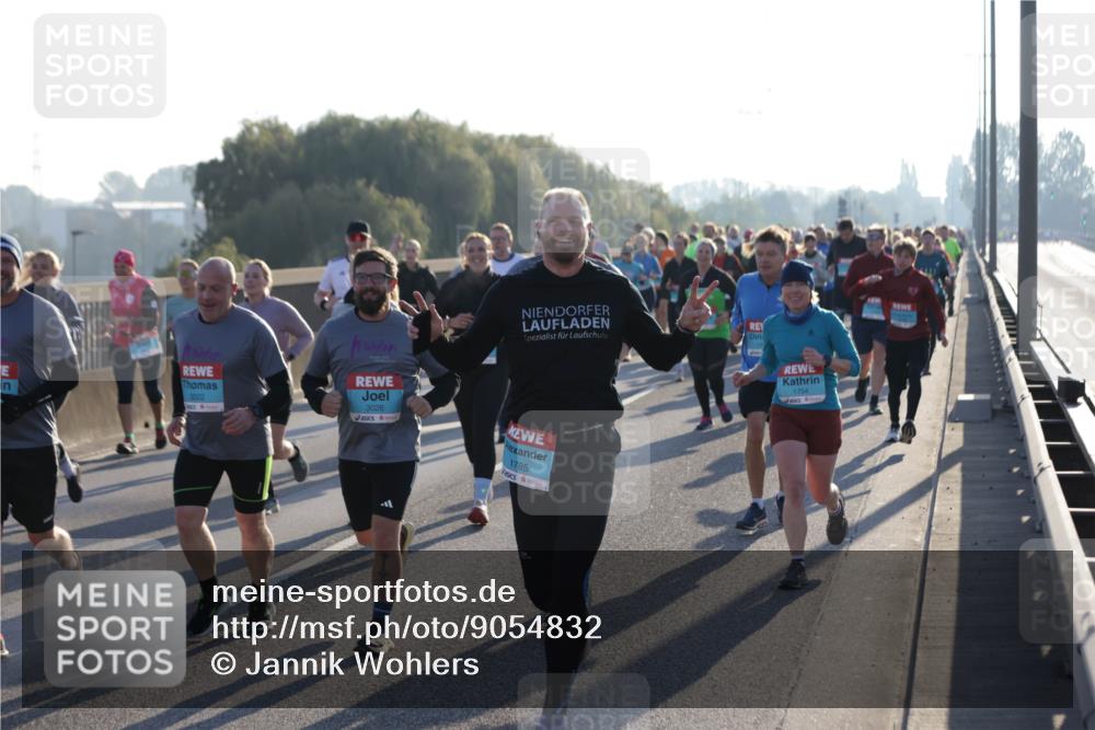 03.10.2025 - Köhlbrandbrückenlauf Jannik Wohlers http://msf.ph/oto/9054832 03.10.2025 09:20:24 Position 3 3022, 3026, 1785, 1754 meine-sportfotos.de