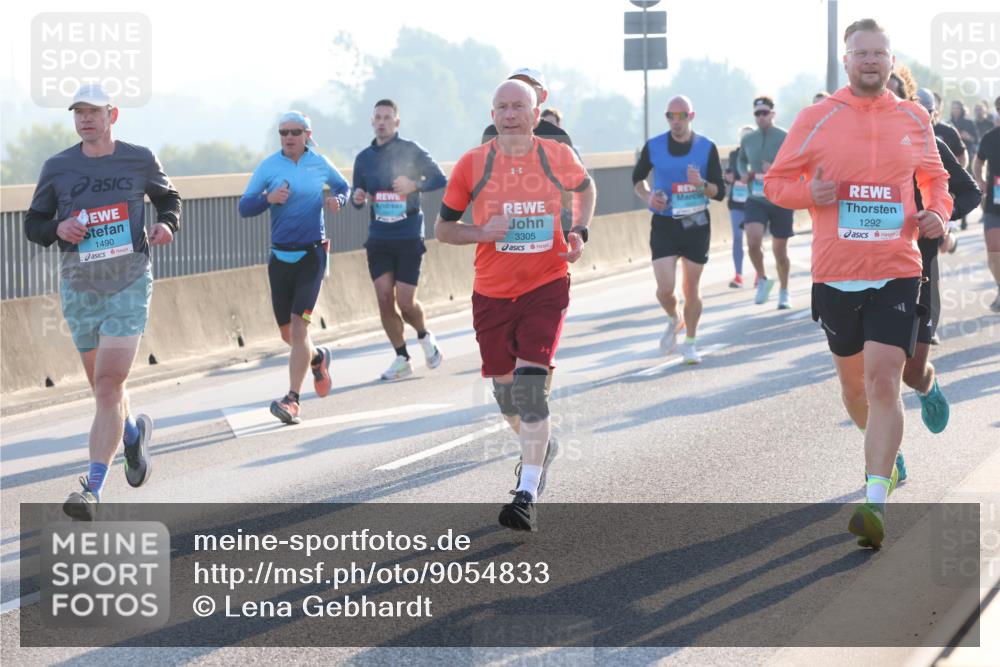 03.10.2025 - Köhlbrandbrückenlauf Lena Gebhardt http://msf.ph/oto/9054833 03.10.2025 09:16:40 Position 1 1490, 3305, 1292 meine-sportfotos.de