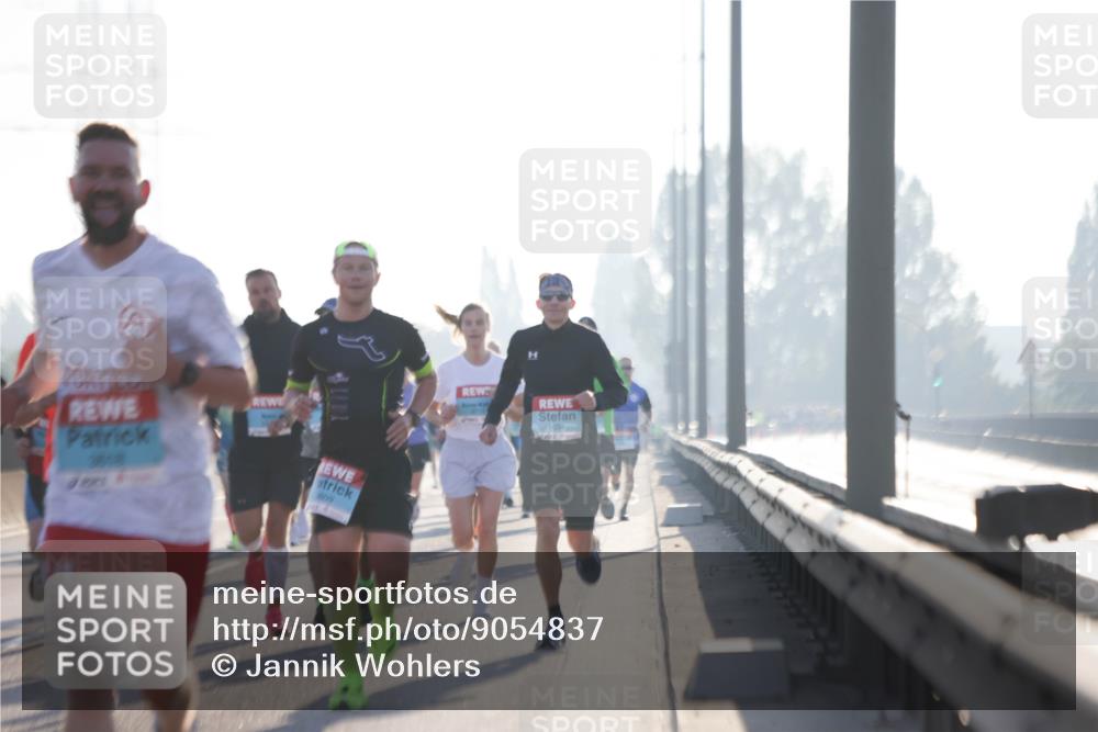 03.10.2025 - Köhlbrandbrückenlauf Jannik Wohlers http://msf.ph/oto/9054837 03.10.2025 09:12:37 Position 3 609, 1034 meine-sportfotos.de
