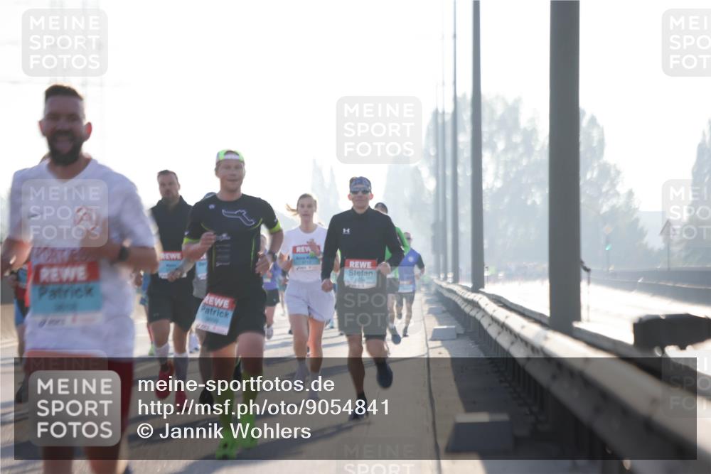 03.10.2025 - Köhlbrandbrückenlauf Jannik Wohlers http://msf.ph/oto/9054841 03.10.2025 09:12:37 Position 3 7720, 3609, 1, 1034 meine-sportfotos.de