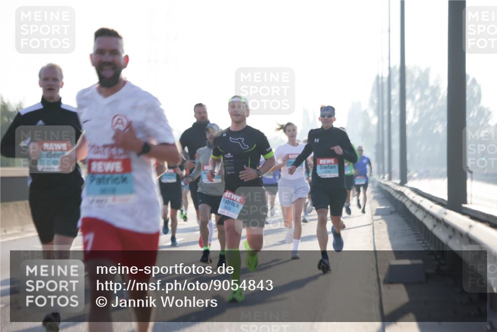 03.10.2025 - Köhlbrandbrückenlauf Jannik Wohlers http://msf.ph/oto/9054843 03.10.2025 09:12:38 Position 3 102, 3609, 1034 meine-sportfotos.de