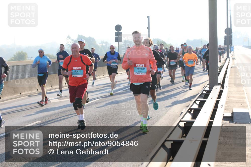 03.10.2025 - Köhlbrandbrückenlauf Lena Gebhardt http://msf.ph/oto/9054846 03.10.2025 09:16:41 Position 1 3305, 1292 meine-sportfotos.de