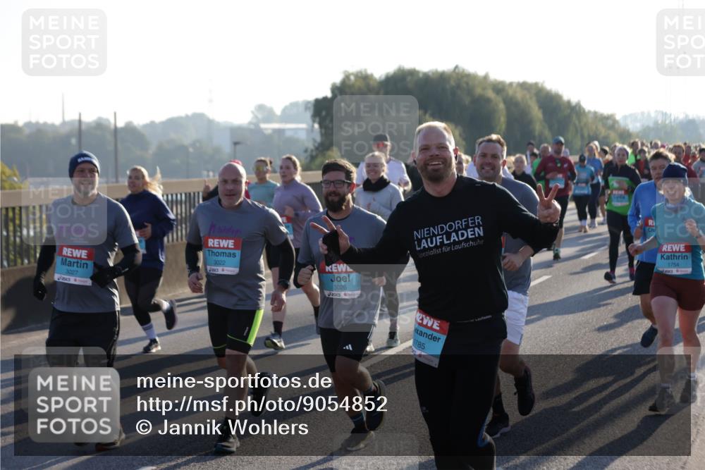 03.10.2025 - Köhlbrandbrückenlauf Jannik Wohlers http://msf.ph/oto/9054852 03.10.2025 09:20:24 Position 3 3027, 3022, 3026, 1785, 1754 meine-sportfotos.de