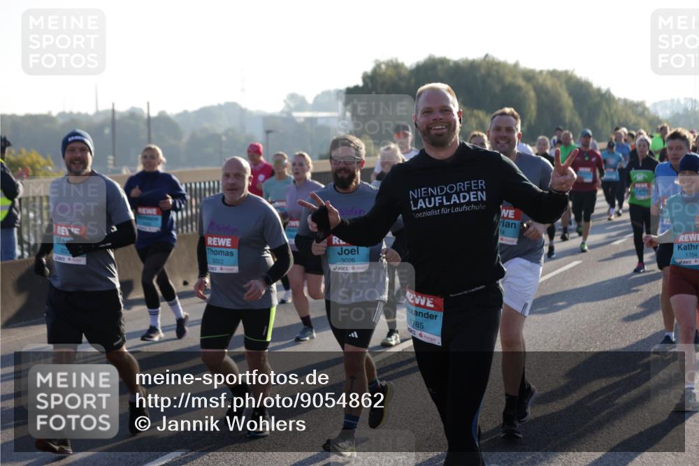 03.10.2025 - Köhlbrandbrückenlauf Jannik Wohlers http://msf.ph/oto/9054862 03.10.2025 09:20:24 Position 3 3022, 3026, 24, 1785, 1754 meine-sportfotos.de