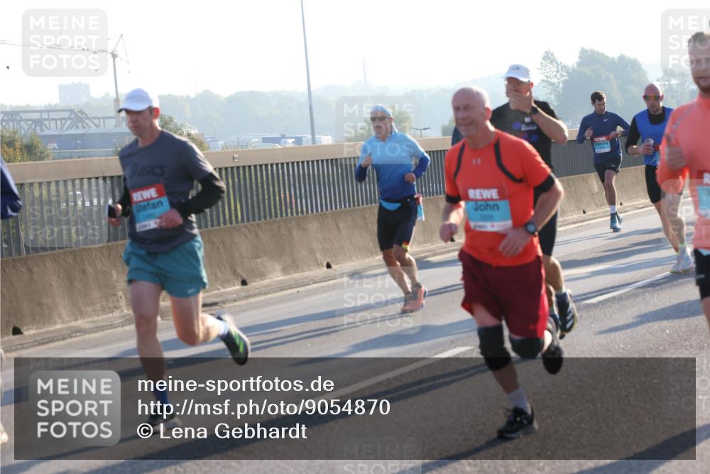 03.10.2025 - Köhlbrandbrückenlauf Lena Gebhardt http://msf.ph/oto/9054870 03.10.2025 09:16:41 Position 1  meine-sportfotos.de