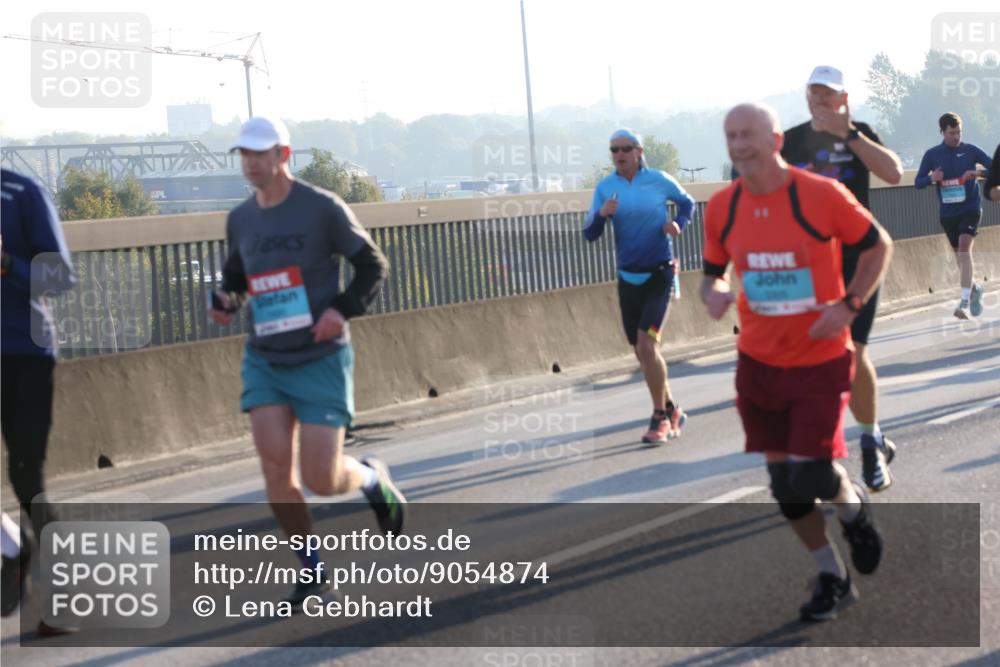 03.10.2025 - Köhlbrandbrückenlauf Lena Gebhardt http://msf.ph/oto/9054874 03.10.2025 09:16:42 Position 1  meine-sportfotos.de