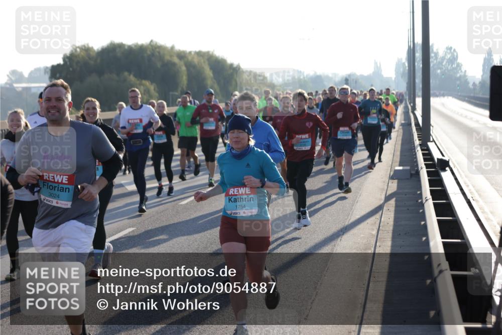 03.10.2025 - Köhlbrandbrückenlauf Jannik Wohlers http://msf.ph/oto/9054887 03.10.2025 09:20:25 Position 3 3024, 1754 meine-sportfotos.de