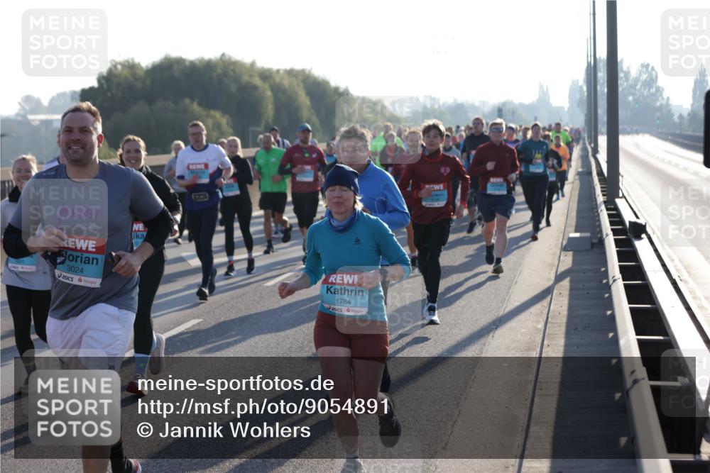 03.10.2025 - Köhlbrandbrückenlauf Jannik Wohlers http://msf.ph/oto/9054891 03.10.2025 09:20:25 Position 3 3024, 1754 meine-sportfotos.de