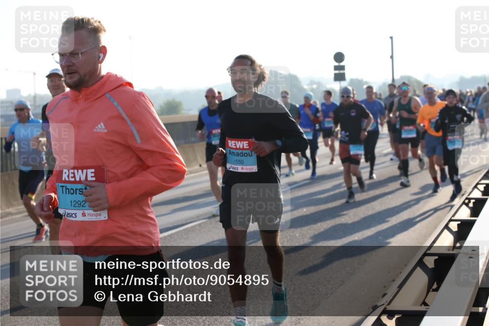 03.10.2025 - Köhlbrandbrückenlauf Lena Gebhardt http://msf.ph/oto/9054895 03.10.2025 09:16:43 Position 1 1550, 1292 meine-sportfotos.de