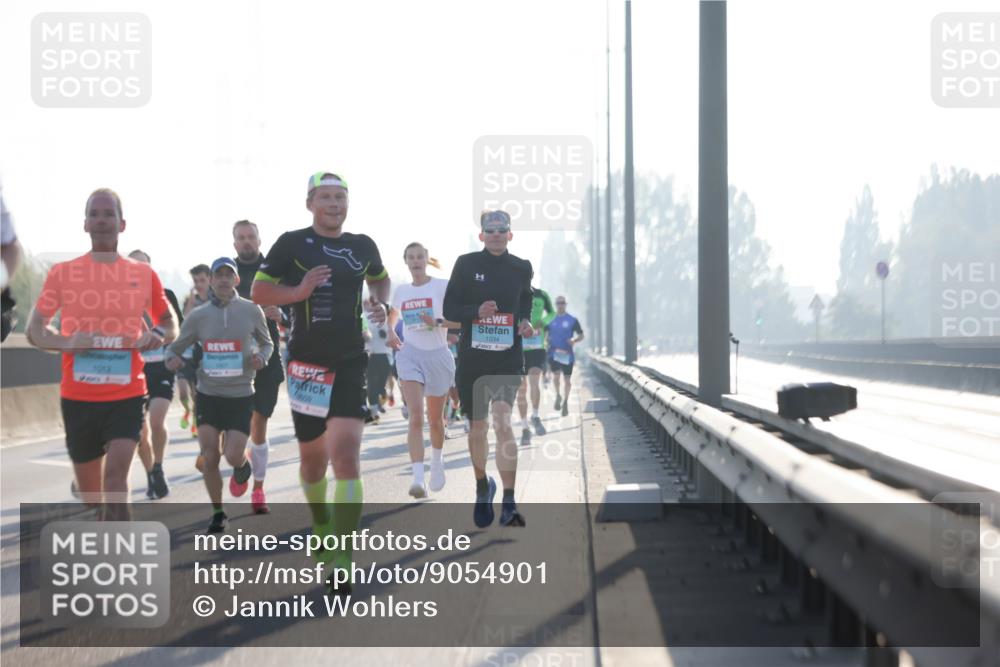03.10.2025 - Köhlbrandbrückenlauf Jannik Wohlers http://msf.ph/oto/9054901 03.10.2025 09:12:39 Position 3 1012, 09, 1034 meine-sportfotos.de