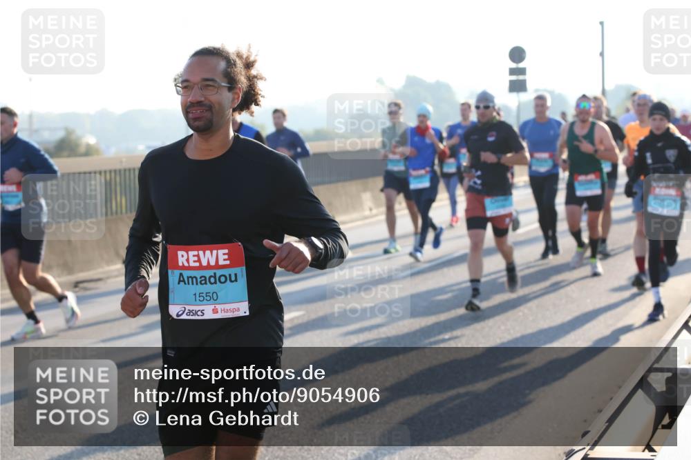 03.10.2025 - Köhlbrandbrückenlauf Lena Gebhardt http://msf.ph/oto/9054906 03.10.2025 09:16:43 Position 1 1550 meine-sportfotos.de