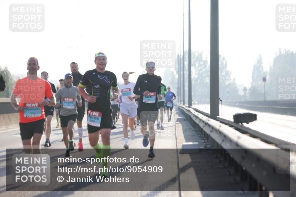 03.10.2025 - Köhlbrandbrückenlauf Jannik Wohlers http://msf.ph/oto/9054909 03.10.2025 09:12:39 Position 3 1012, 3609, 1034 meine-sportfotos.de