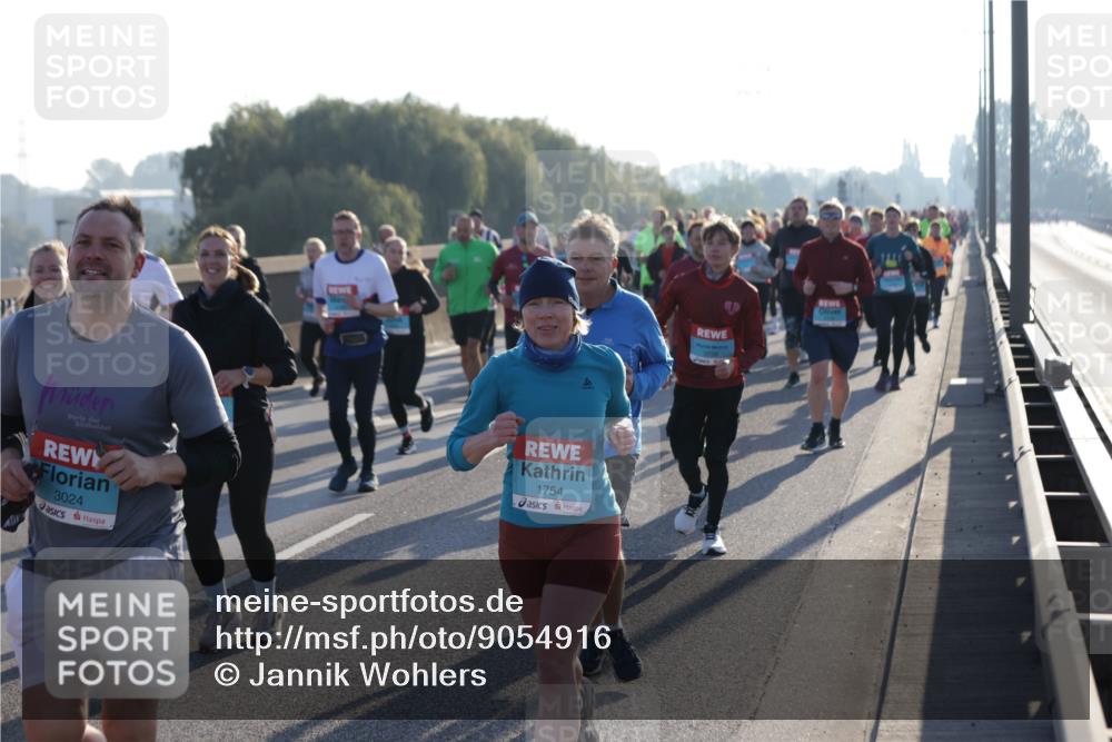 03.10.2025 - Köhlbrandbrückenlauf Jannik Wohlers http://msf.ph/oto/9054916 03.10.2025 09:20:25 Position 3 3024, 1754 meine-sportfotos.de