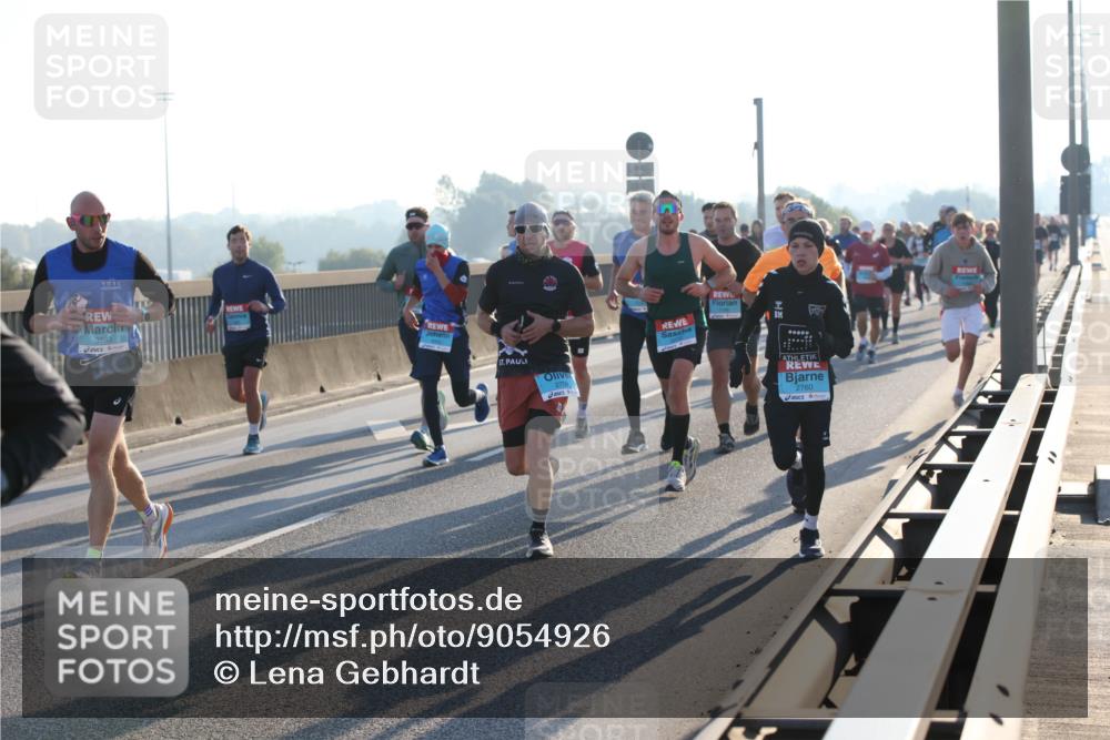 03.10.2025 - Köhlbrandbrückenlauf Lena Gebhardt http://msf.ph/oto/9054926 03.10.2025 09:16:44 Position 1 3593, 2759, 2760 meine-sportfotos.de