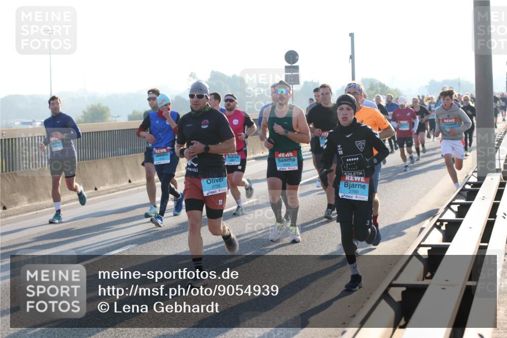 03.10.2025 - Köhlbrandbrückenlauf Lena Gebhardt http://msf.ph/oto/9054939 03.10.2025 09:16:44 Position 1 3205, 2760, 74, 2759 meine-sportfotos.de