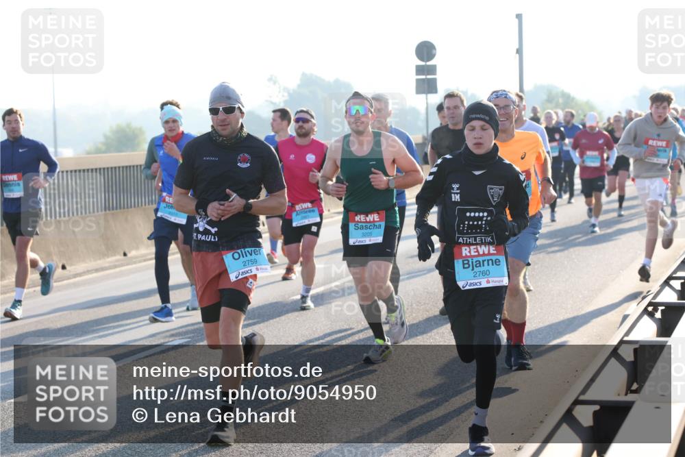 03.10.2025 - Köhlbrandbrückenlauf Lena Gebhardt http://msf.ph/oto/9054950 03.10.2025 09:16:44 Position 1 2955, 2759, 3205, 2760 meine-sportfotos.de