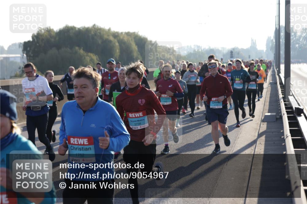 03.10.2025 - Köhlbrandbrückenlauf Jannik Wohlers http://msf.ph/oto/9054967 03.10.2025 09:20:26 Position 3 1752, 3738, 1945, 2150 meine-sportfotos.de