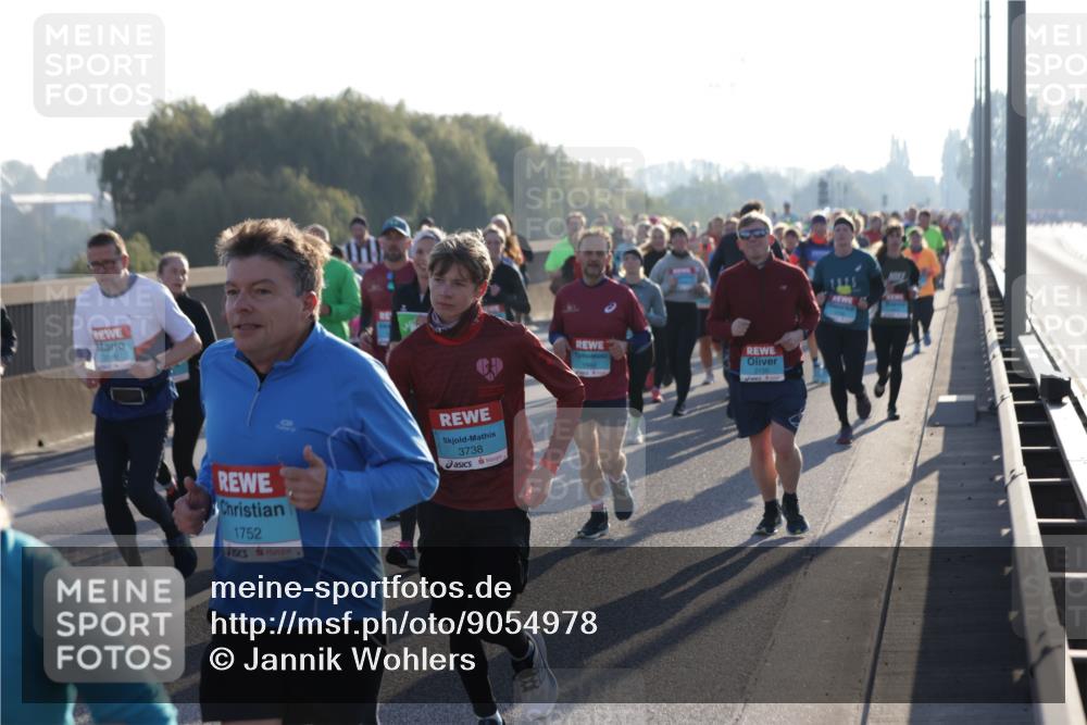 03.10.2025 - Köhlbrandbrückenlauf Jannik Wohlers http://msf.ph/oto/9054978 03.10.2025 09:20:26 Position 3 316, 1752, 3738, 1945, 2150 meine-sportfotos.de