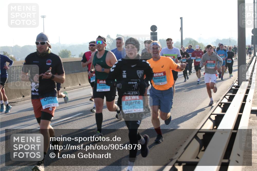 03.10.2025 - Köhlbrandbrückenlauf Lena Gebhardt http://msf.ph/oto/9054979 03.10.2025 09:16:45 Position 1 2759, 3205, 2760, 3495, 1396 meine-sportfotos.de