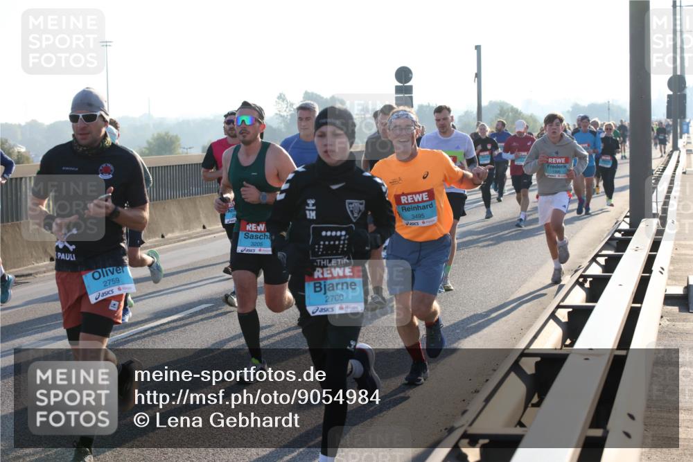 03.10.2025 - Köhlbrandbrückenlauf Lena Gebhardt http://msf.ph/oto/9054984 03.10.2025 09:16:45 Position 1 2759, 3205, 2760, 3495, 1396 meine-sportfotos.de