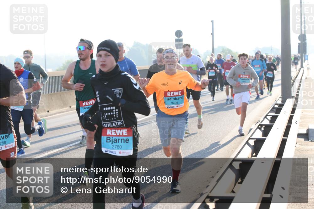 03.10.2025 - Köhlbrandbrückenlauf Lena Gebhardt http://msf.ph/oto/9054990 03.10.2025 09:16:45 Position 1 759, 2760, 3495 meine-sportfotos.de