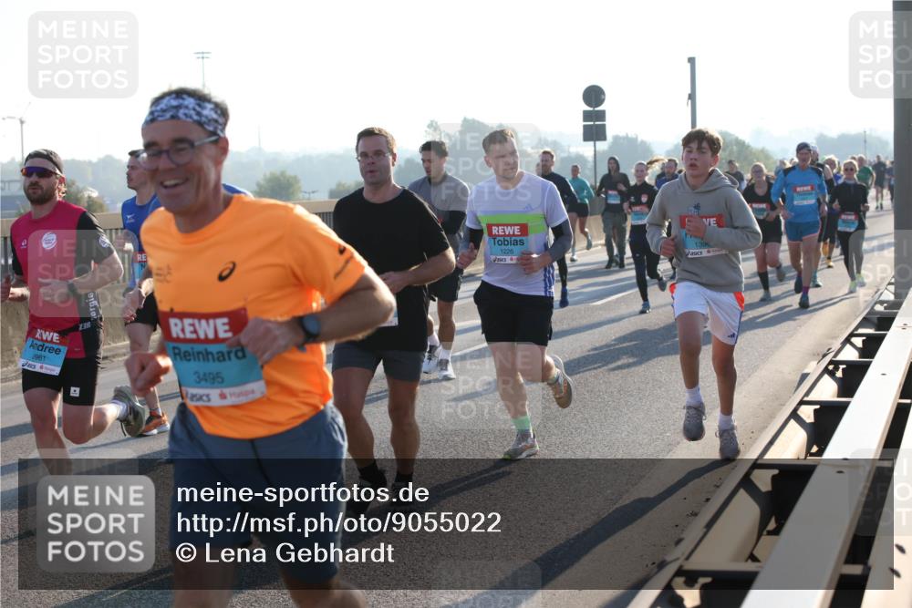 03.10.2025 - Köhlbrandbrückenlauf Lena Gebhardt http://msf.ph/oto/9055022 03.10.2025 09:16:46 Position 1 2961, 3, 3495, 1226, 1396 meine-sportfotos.de