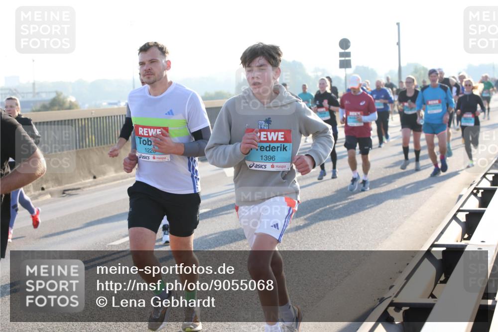 03.10.2025 - Köhlbrandbrückenlauf Lena Gebhardt http://msf.ph/oto/9055068 03.10.2025 09:16:47 Position 1 1220, 1396 meine-sportfotos.de