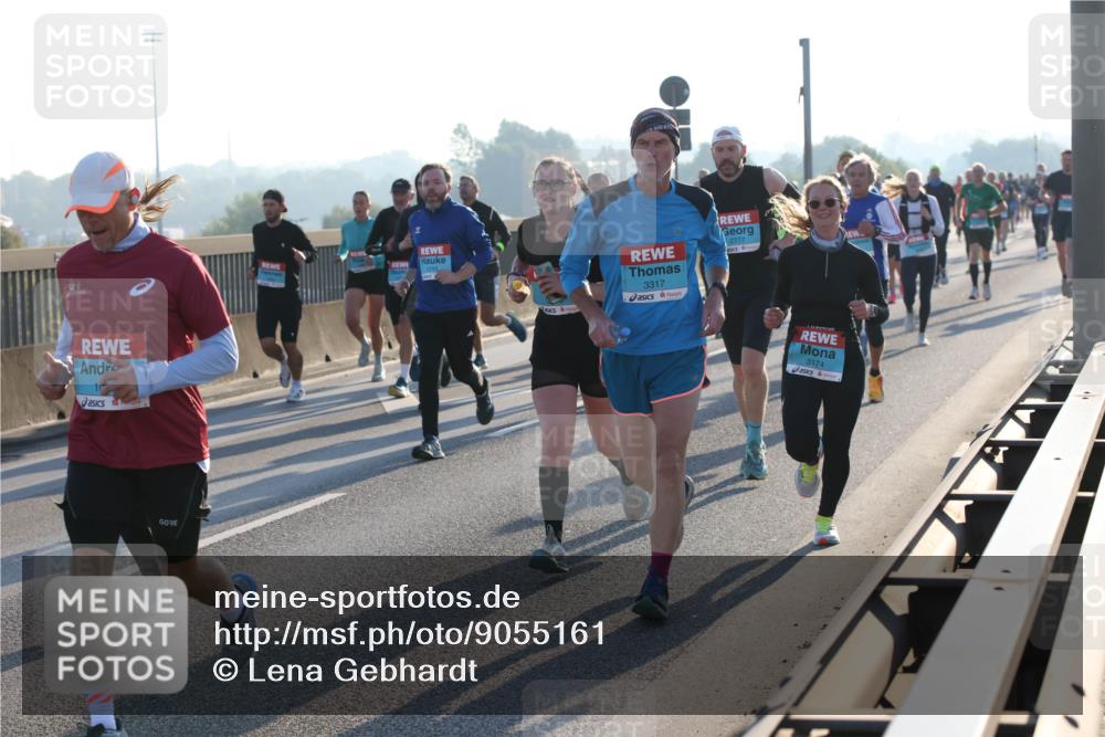 03.10.2025 - Köhlbrandbrückenlauf Lena Gebhardt http://msf.ph/oto/9055161 03.10.2025 09:16:50 Position 1 1249, 3317, 2777, 3174 meine-sportfotos.de