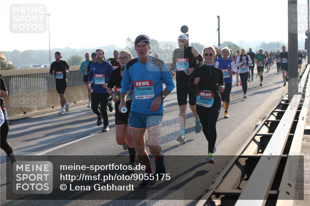 03.10.2025 - Köhlbrandbrückenlauf Lena Gebhardt http://msf.ph/oto/9055175 03.10.2025 09:16:50 Position 1 1249, 2777, 3317, 3174 meine-sportfotos.de