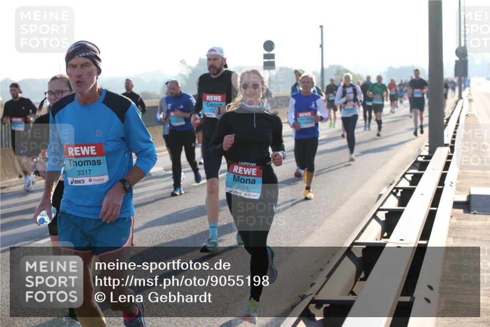 03.10.2025 - Köhlbrandbrückenlauf Lena Gebhardt http://msf.ph/oto/9055198 03.10.2025 09:16:51 Position 1 3317, 3174 meine-sportfotos.de