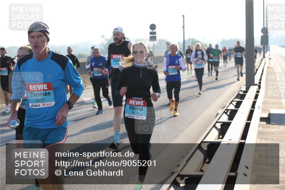 03.10.2025 - Köhlbrandbrückenlauf Lena Gebhardt http://msf.ph/oto/9055201 03.10.2025 09:16:51 Position 1 2777, 33, 3317, 3174 meine-sportfotos.de