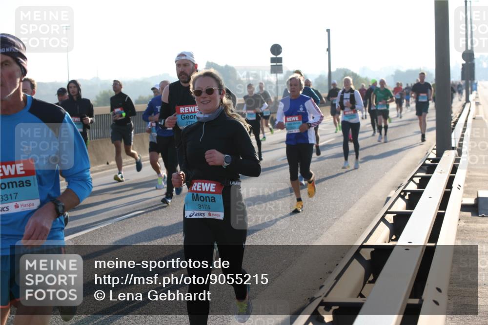 03.10.2025 - Köhlbrandbrückenlauf Lena Gebhardt http://msf.ph/oto/9055215 03.10.2025 09:16:51 Position 1 15, 2777, 3317, 3174 meine-sportfotos.de