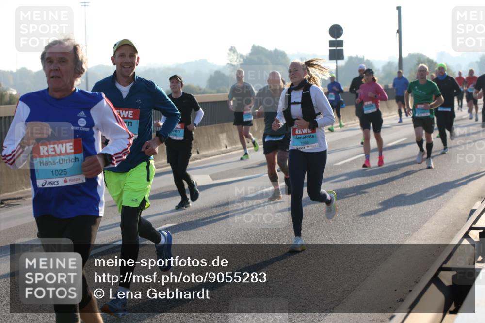 03.10.2025 - Köhlbrandbrückenlauf Lena Gebhardt http://msf.ph/oto/9055283 03.10.2025 09:16:53 Position 1 1025, 1043, 1553 meine-sportfotos.de