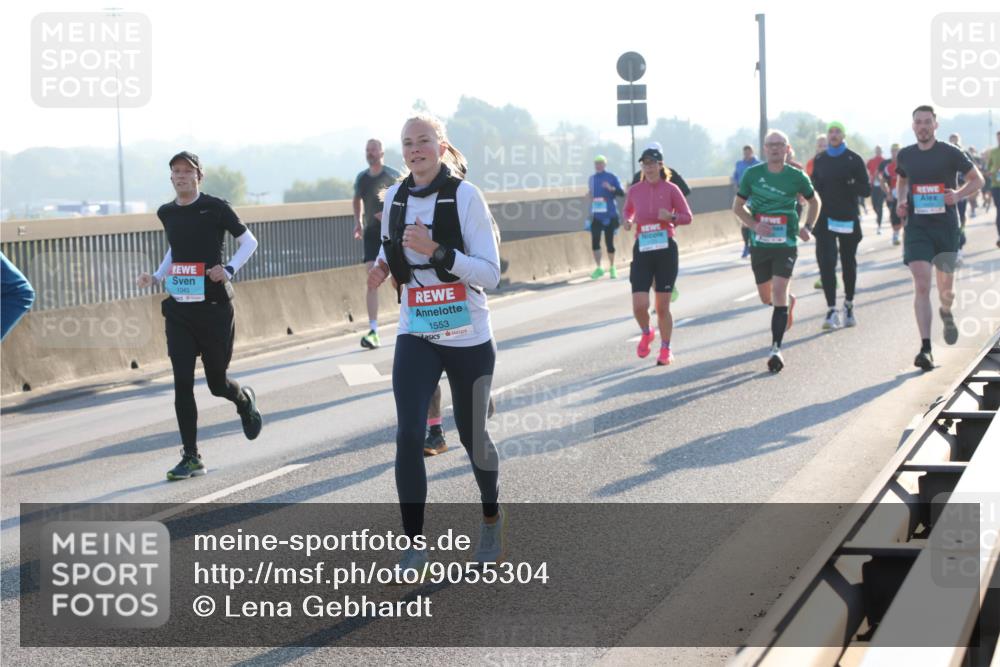 03.10.2025 - Köhlbrandbrückenlauf Lena Gebhardt http://msf.ph/oto/9055304 03.10.2025 09:16:54 Position 1 1043, 1553 meine-sportfotos.de