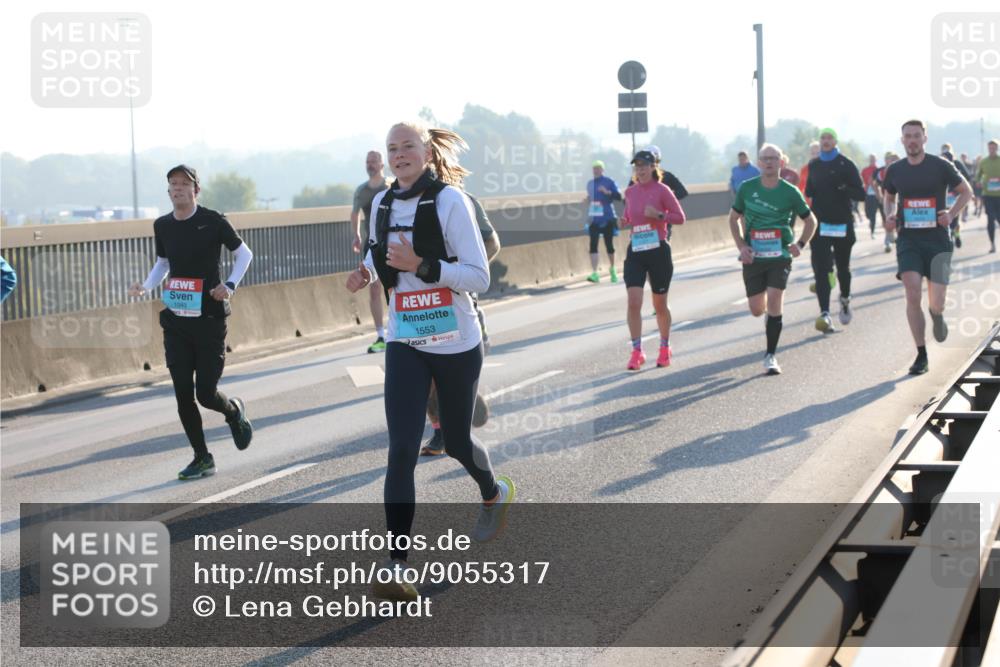 03.10.2025 - Köhlbrandbrückenlauf Lena Gebhardt http://msf.ph/oto/9055317 03.10.2025 09:16:54 Position 1 1043, 1553 meine-sportfotos.de