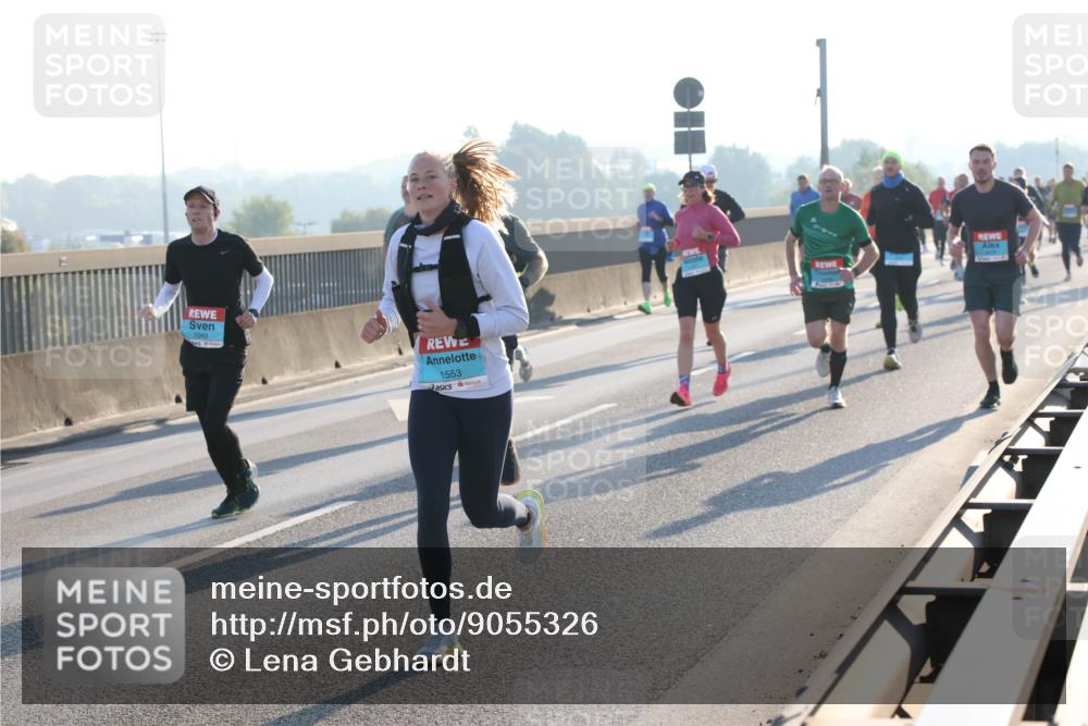 03.10.2025 - Köhlbrandbrückenlauf Lena Gebhardt http://msf.ph/oto/9055326 03.10.2025 09:16:54 Position 1 1043, 1553 meine-sportfotos.de