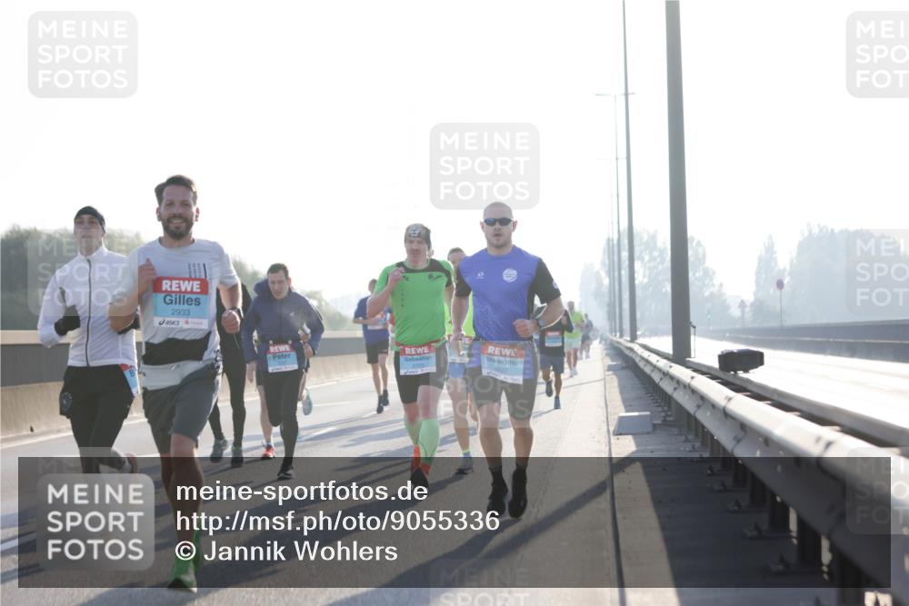 03.10.2025 - Köhlbrandbrückenlauf Jannik Wohlers http://msf.ph/oto/9055336 03.10.2025 09:12:49 Position 3 2933, 2703, 2937 meine-sportfotos.de
