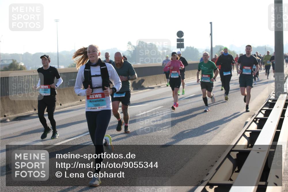 03.10.2025 - Köhlbrandbrückenlauf Lena Gebhardt http://msf.ph/oto/9055344 03.10.2025 09:16:54 Position 1 1043, 1553 meine-sportfotos.de