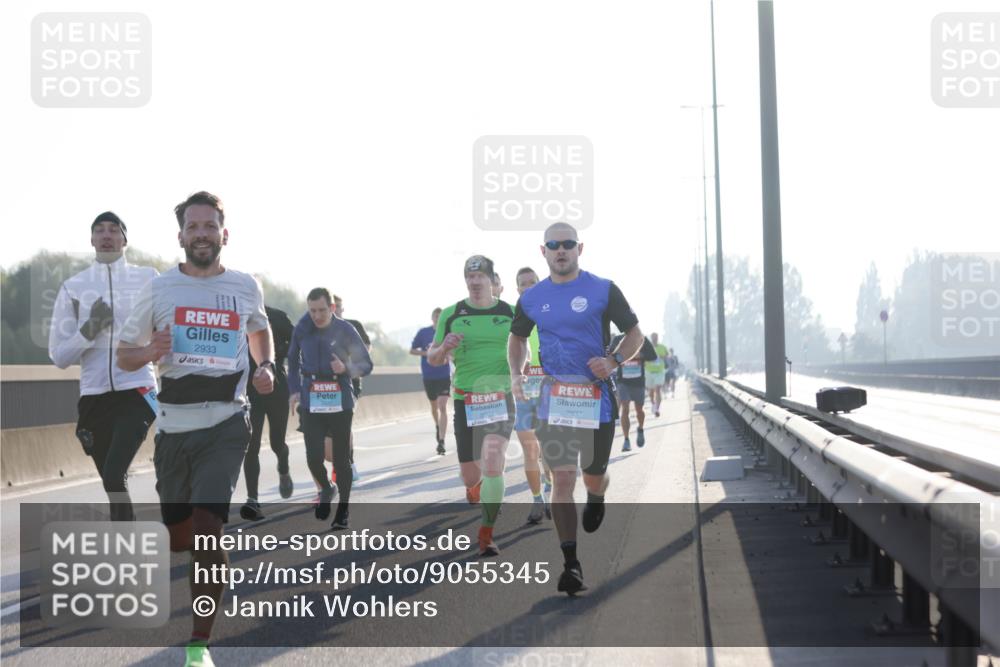 03.10.2025 - Köhlbrandbrückenlauf Jannik Wohlers http://msf.ph/oto/9055345 03.10.2025 09:12:49 Position 3 2933, 2703, 2937 meine-sportfotos.de