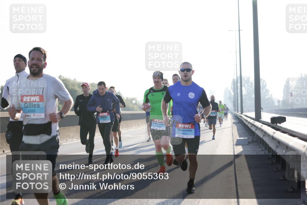 03.10.2025 - Köhlbrandbrückenlauf Jannik Wohlers http://msf.ph/oto/9055363 03.10.2025 09:12:49 Position 3 2933, 2703, 2937 meine-sportfotos.de